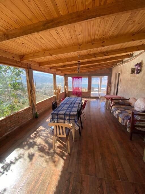 Casa en la montaña con gran vista al valle y lago