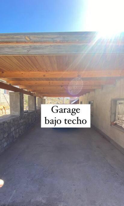 Casa en la montaña con gran vista al valle y lago