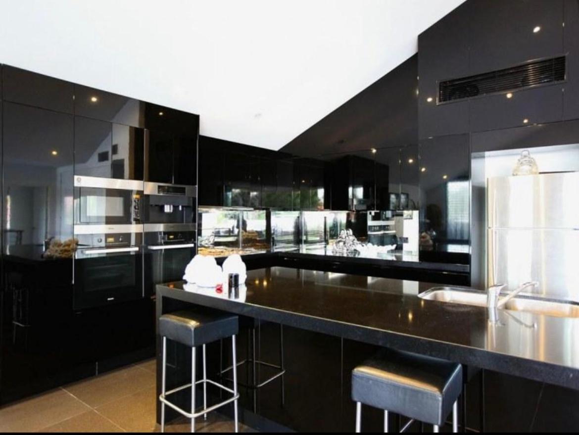 Modern spacious 3 bedroom penthouse in Enmore