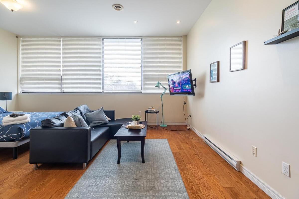 Sunny Downtown Loft #2