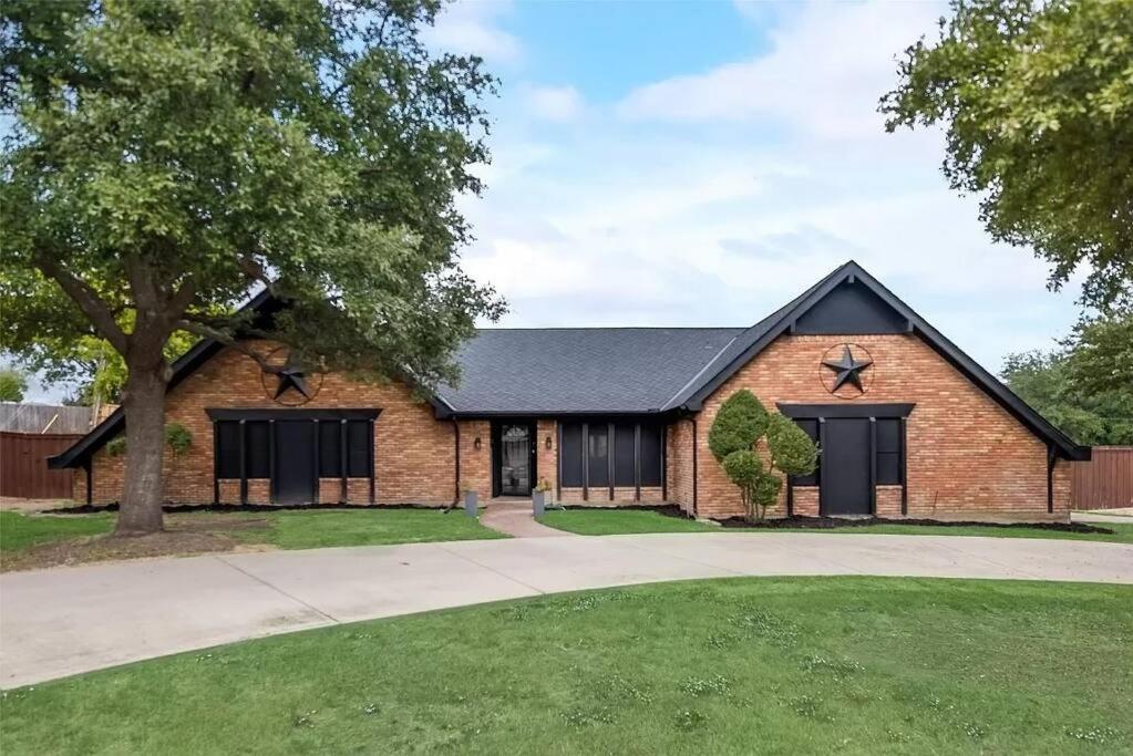 House nearby AT&T stadium-Lone Star-Six Flags-DFW view 3