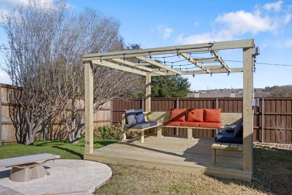 House nearby AT&T stadium-Lone Star-Six Flags-DFW view 4