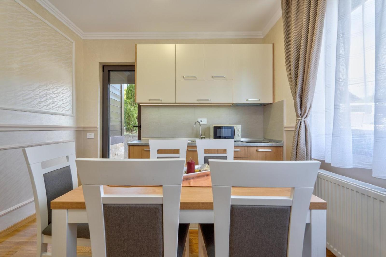 Apartmani Mitrovic view 3
