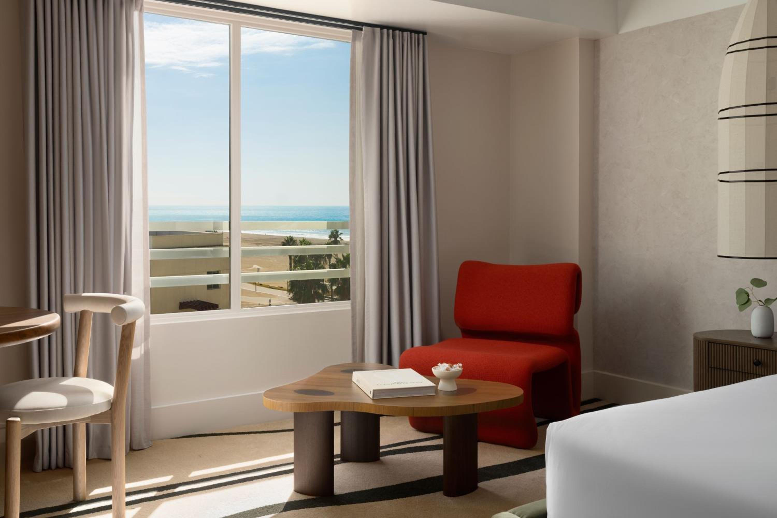 Sandbourne Santa Monica, Autograph Collection