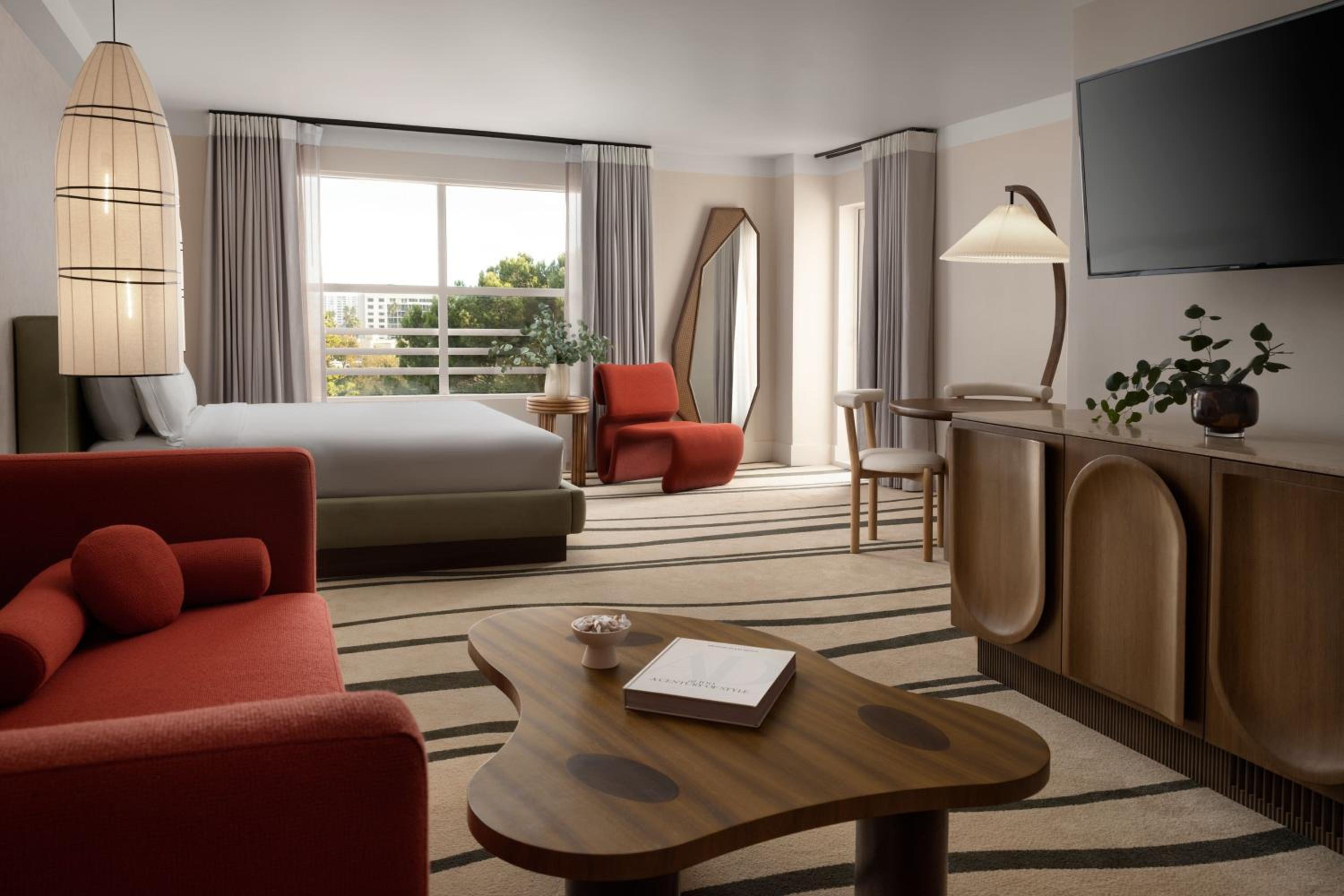 Sandbourne Santa Monica, Autograph Collection