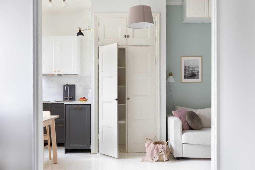 Charming suite with garden views steps from metro