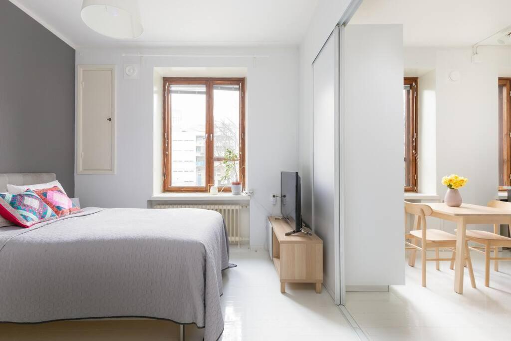 Charming suite with garden views steps from metro