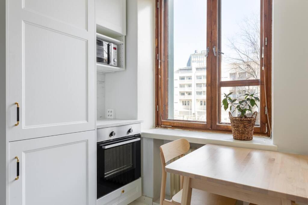Charming suite with garden views steps from metro