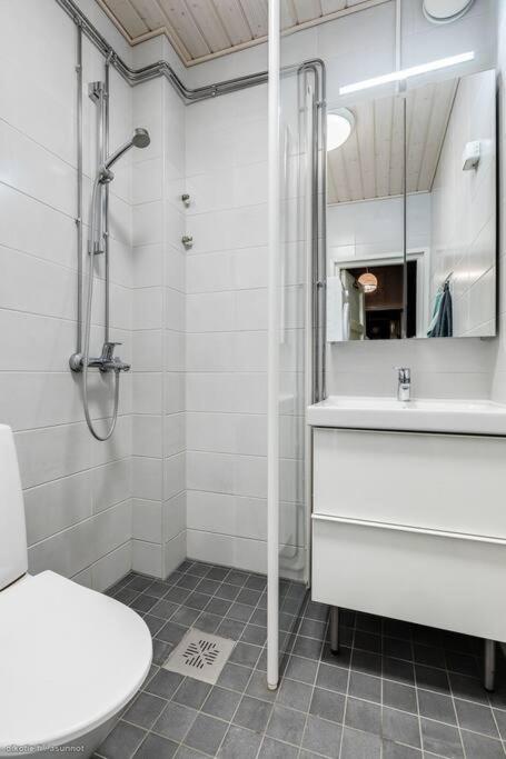 Charming suite with garden views steps from metro