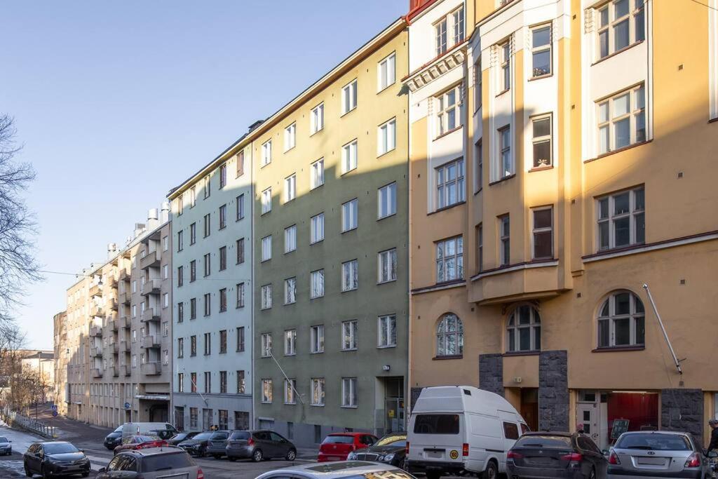 Charming suite with garden views steps from metro