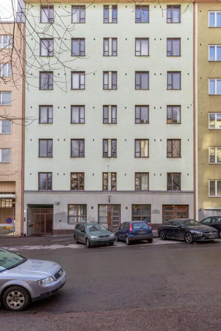 Charming suite with garden views steps from metro