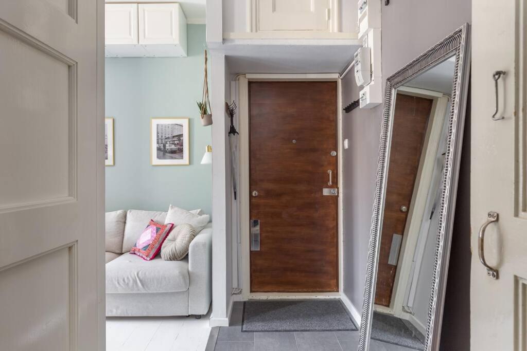 Charming suite with garden views steps from metro