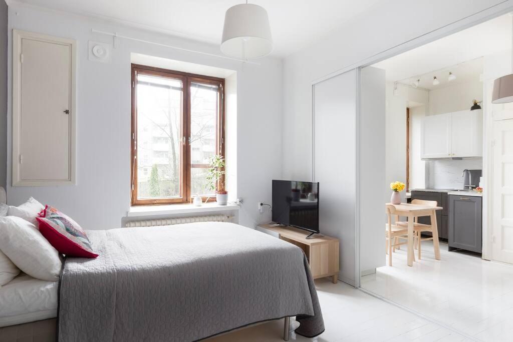 Charming suite with garden views steps from metro
