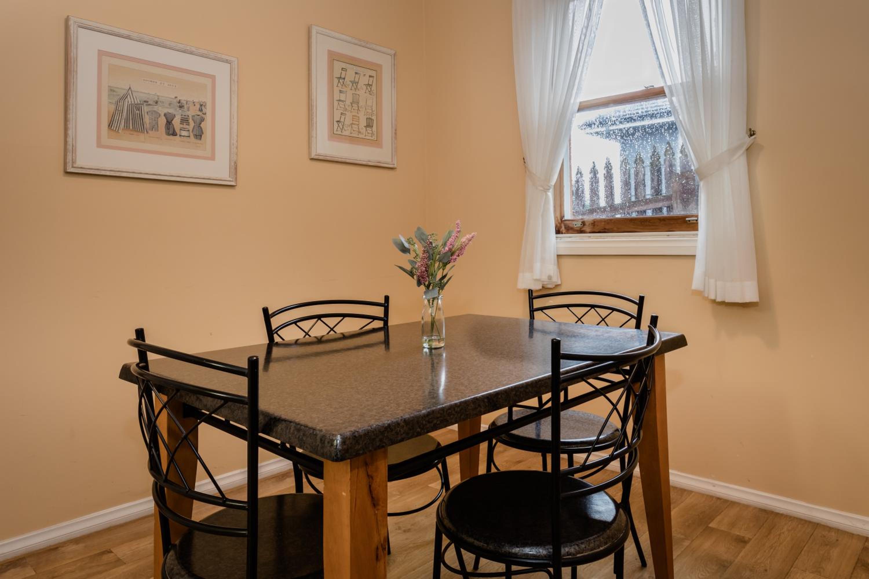 Albany Vacations - Albany Historic Cottage by the BnB Collection - Property Image 6