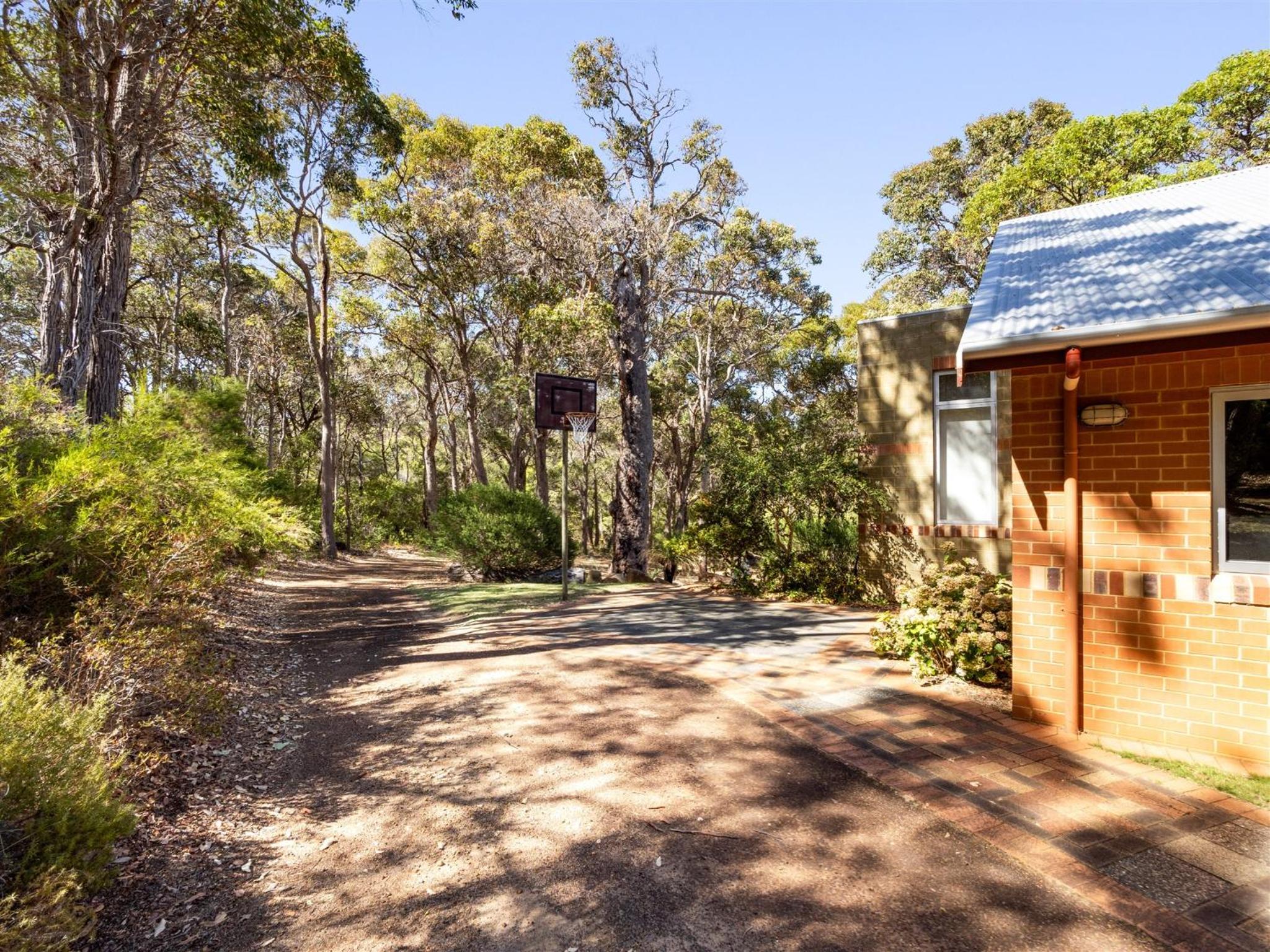 Nature's Doorstep - Redgate Beach NEW