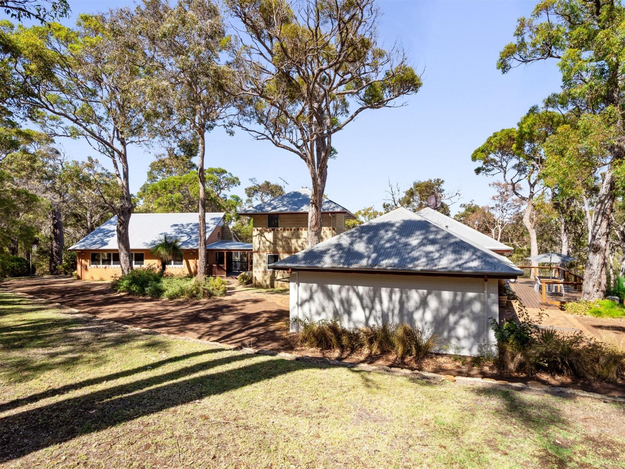 Nature's Doorstep - Redgate Beach NEW