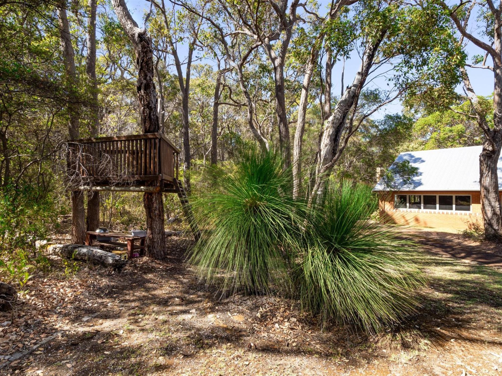 Nature's Doorstep - Redgate Beach NEW