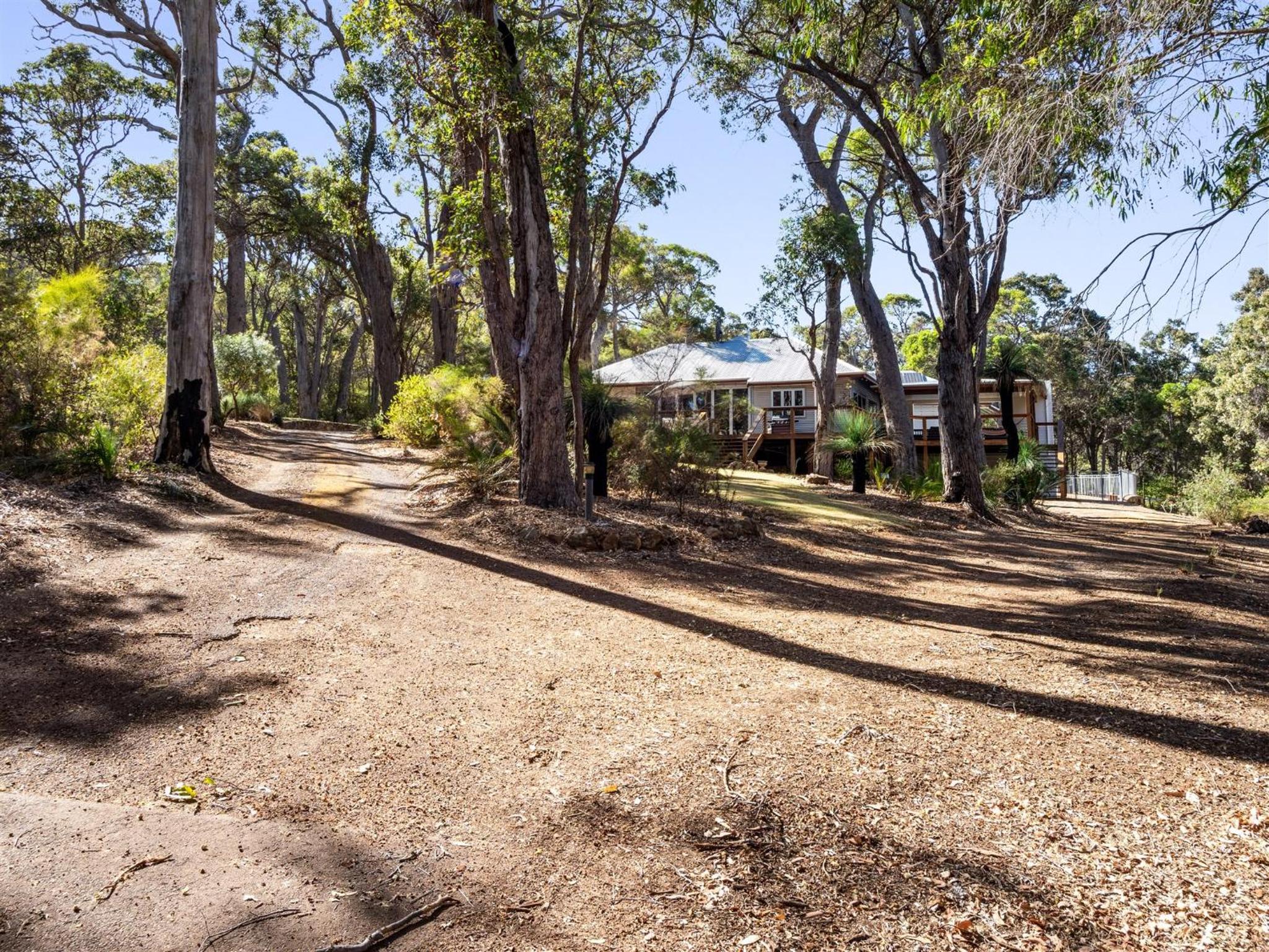 Nature's Doorstep - Redgate Beach NEW