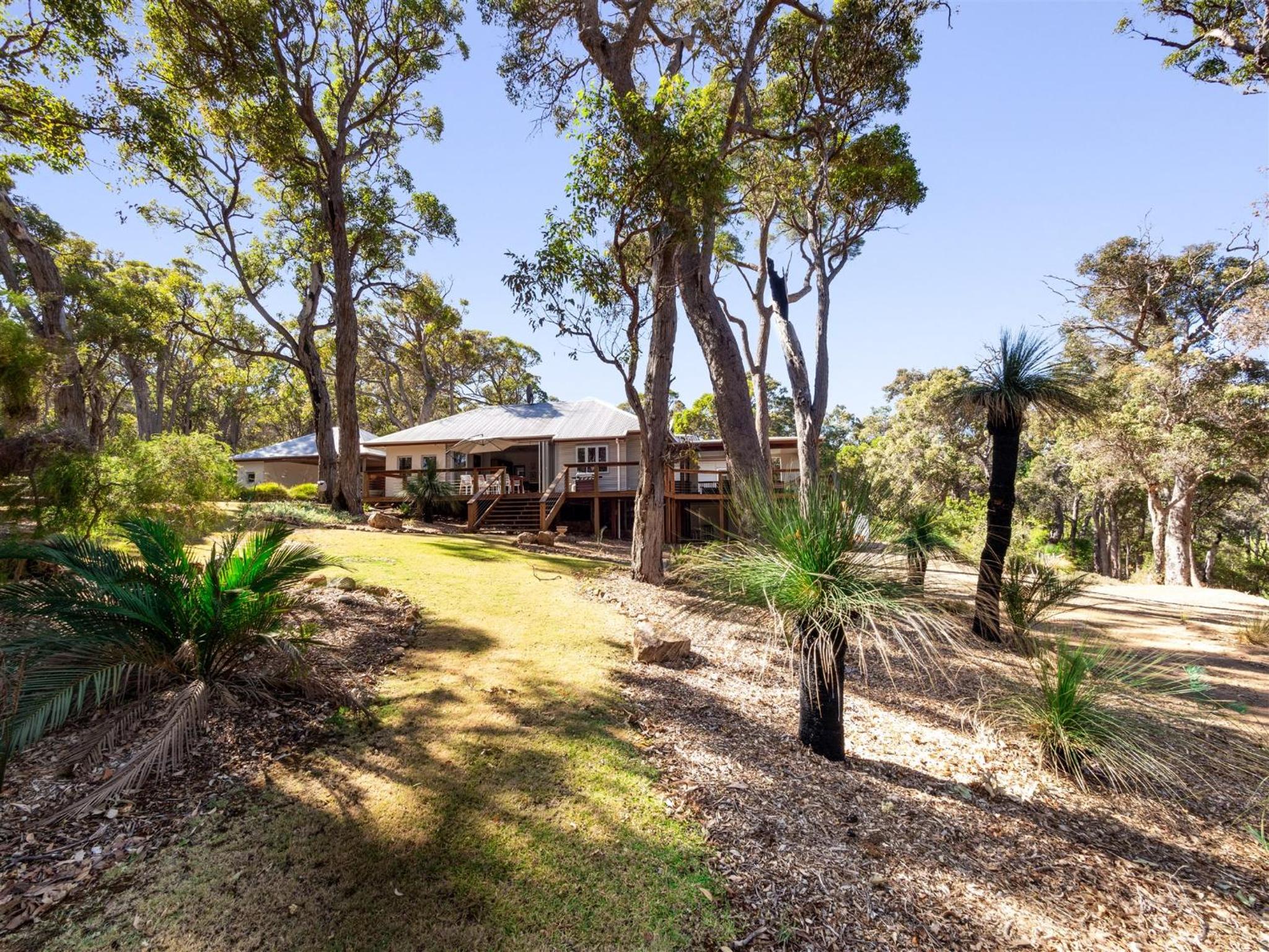 Nature's Doorstep - Redgate Beach NEW