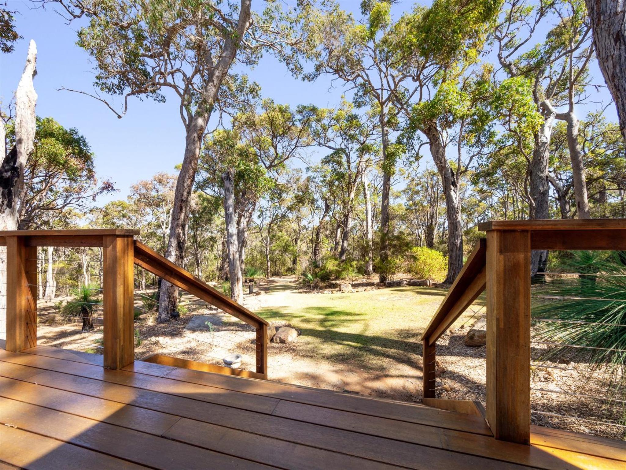 Nature's Doorstep - Redgate Beach NEW