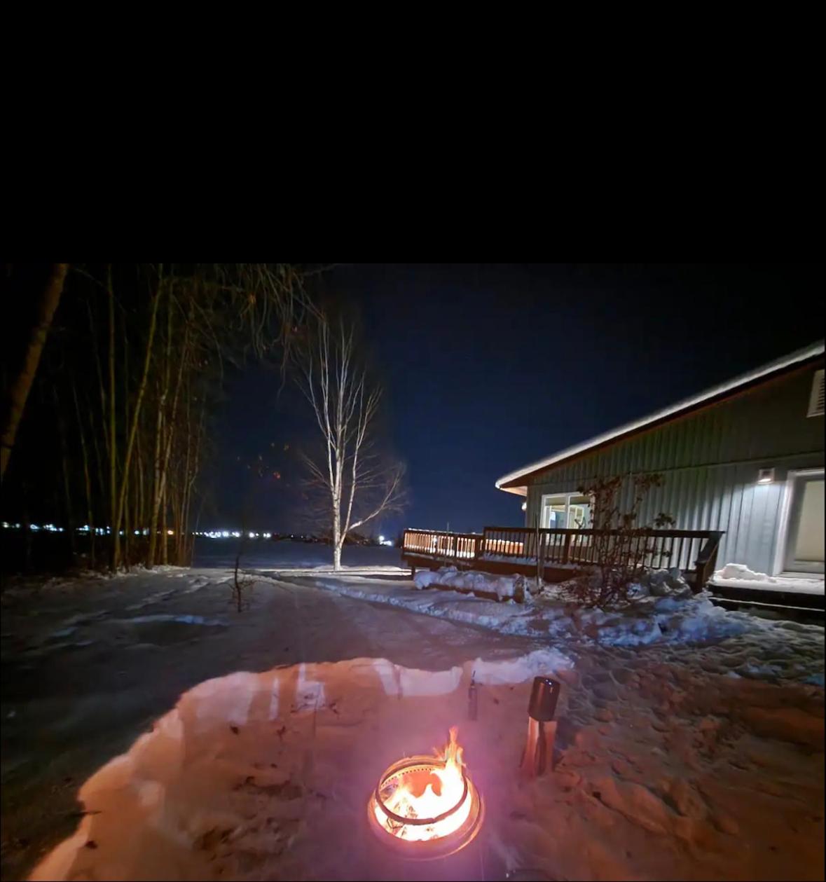 Hotel Hidden Lakefront Villa - Image 1