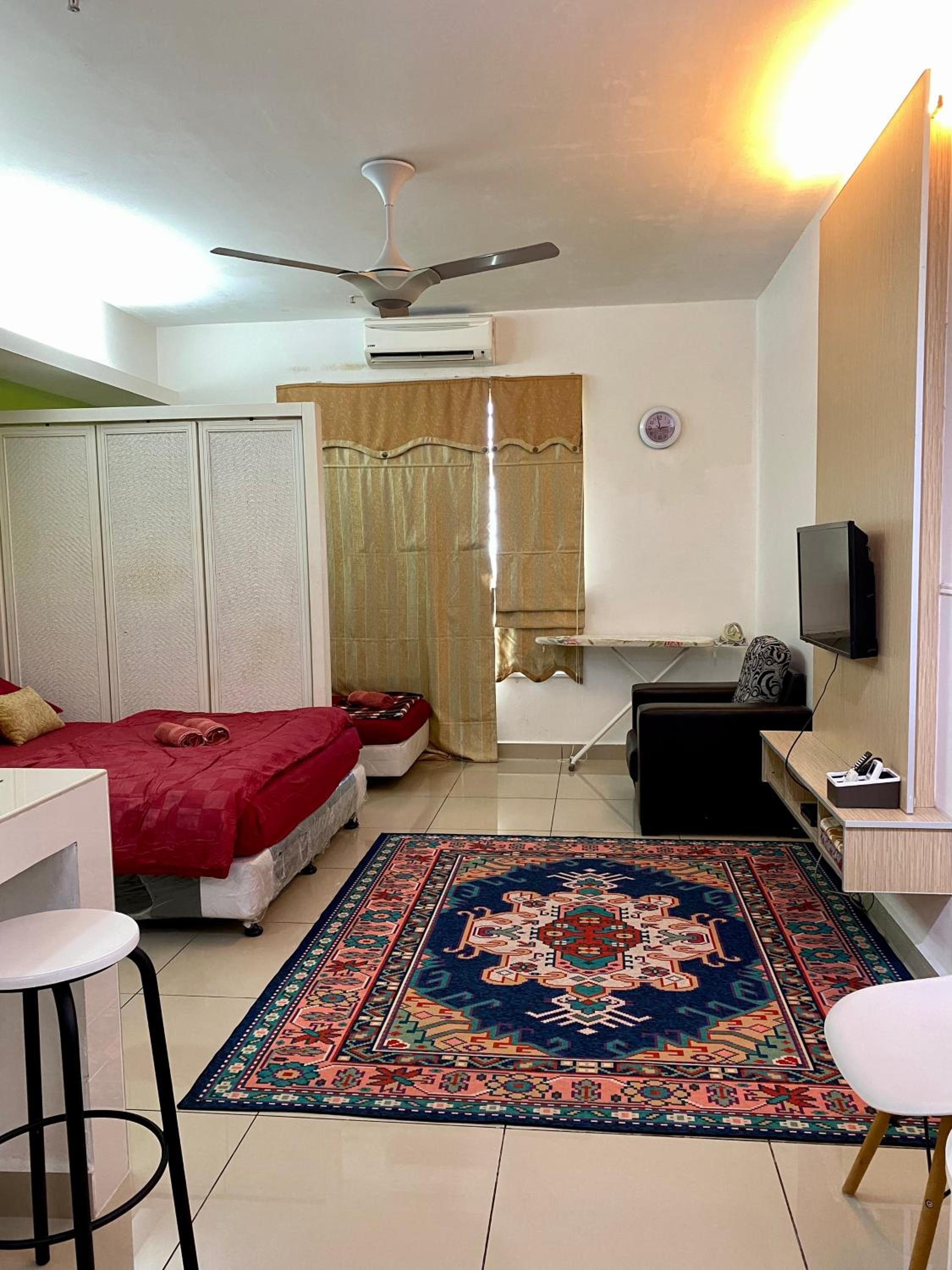 Private Studio Viana Court Service Apartment 3 with private parking photo 5