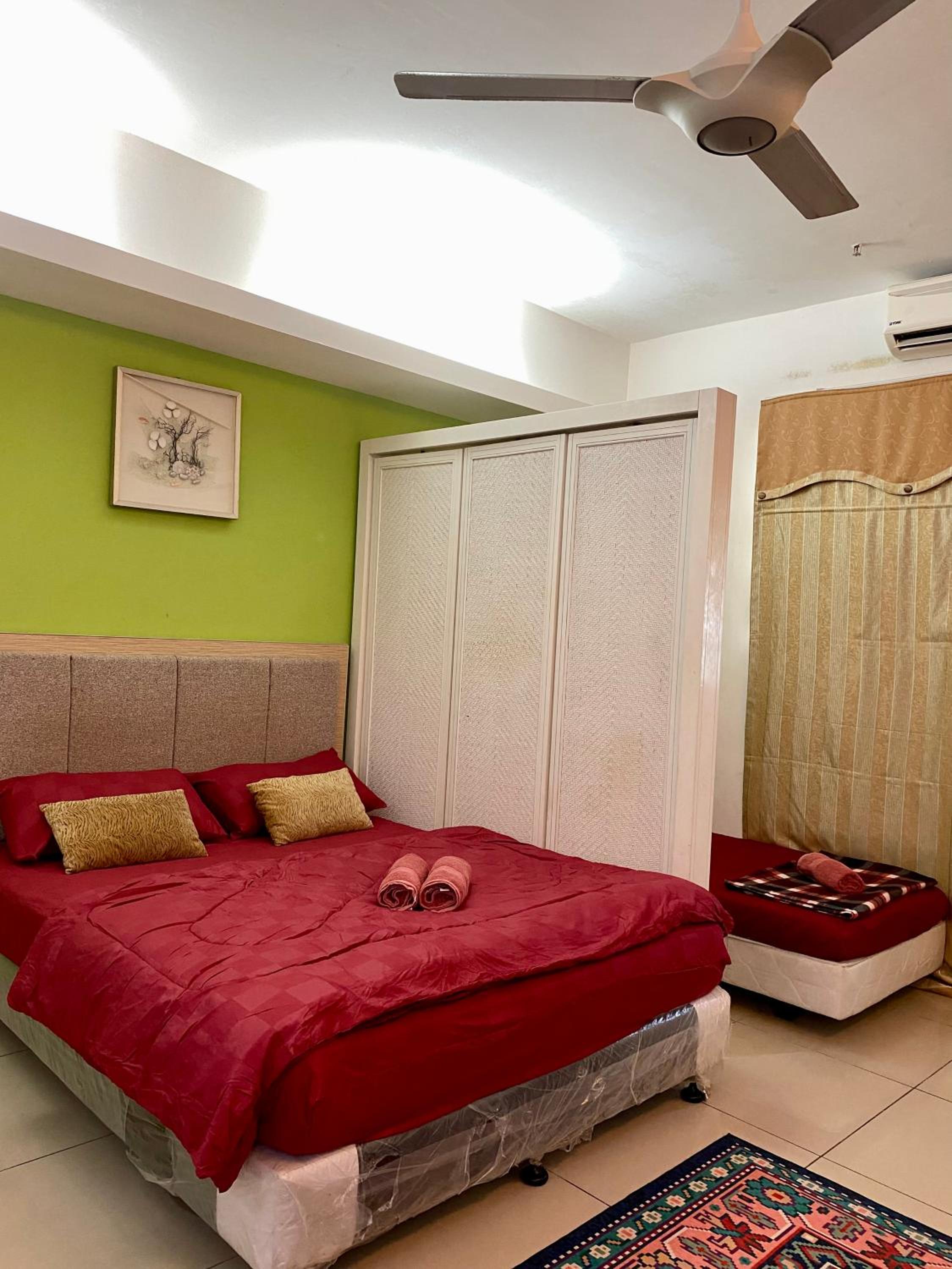 Private Studio Viana Court Service Apartment 3 with private parking photo 2