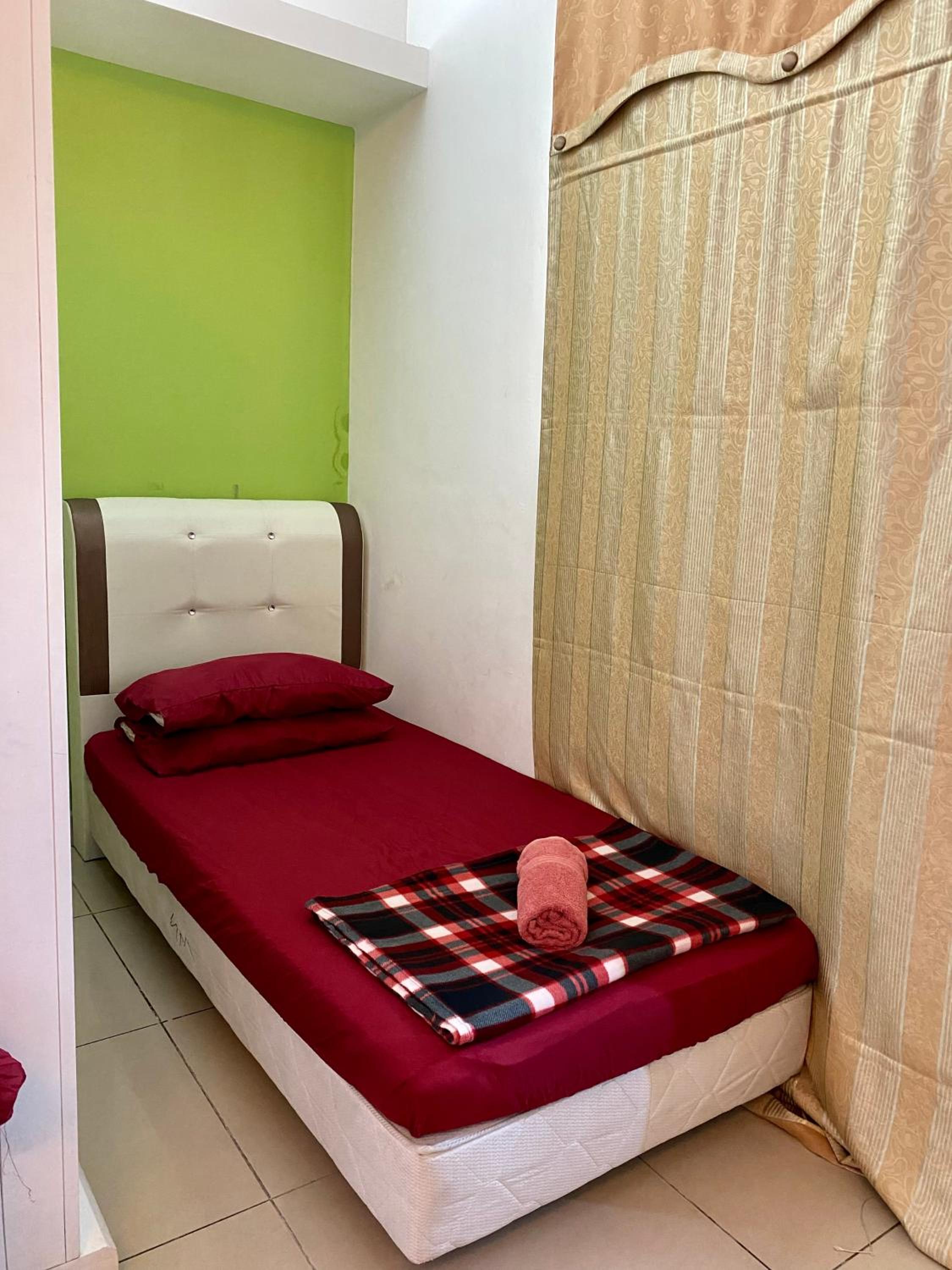 Private Studio Viana Court Service Apartment 3 with private parking photo 4
