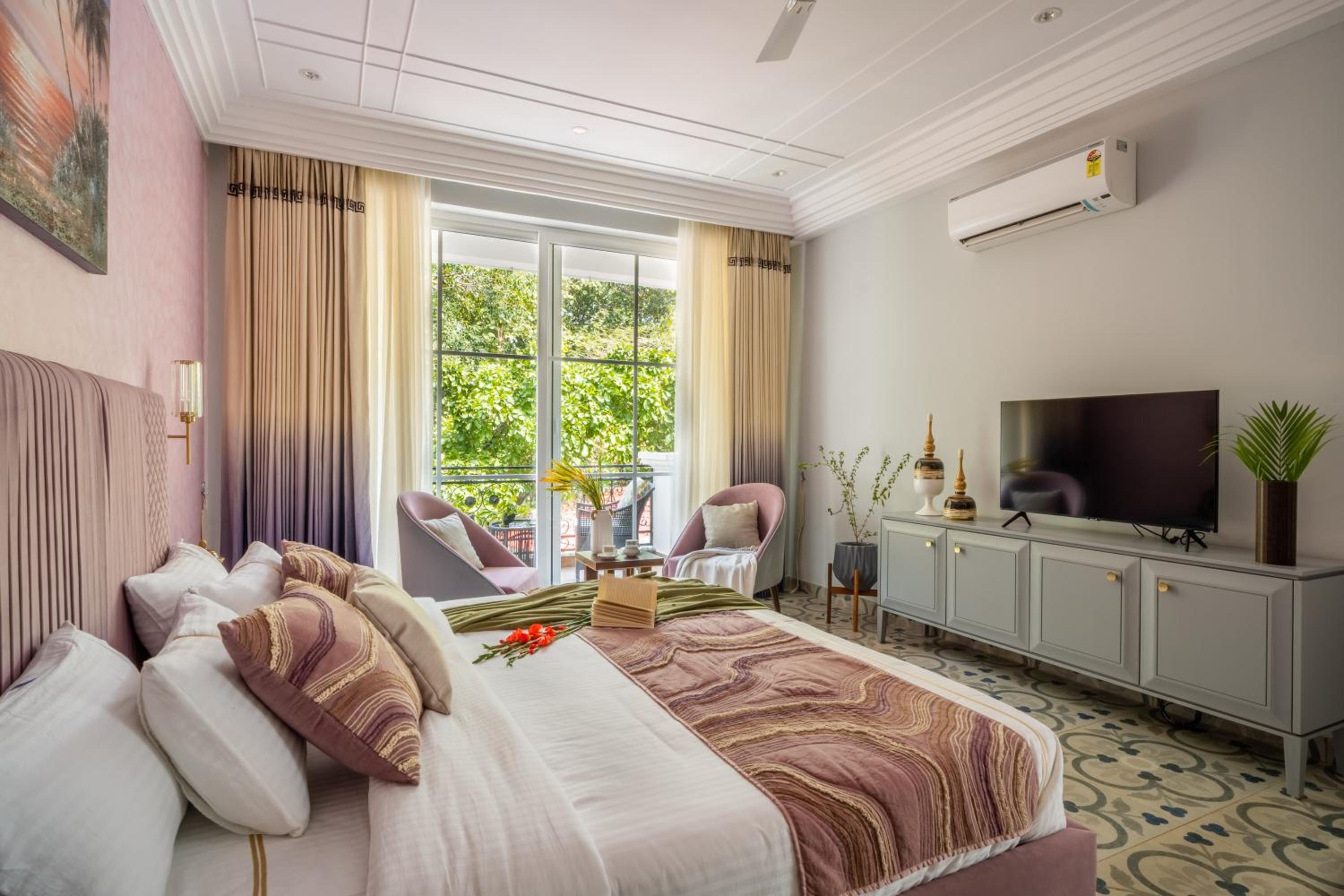 ELIVAAS 4 BHK with Pvt Pool - Suntuarios view 4