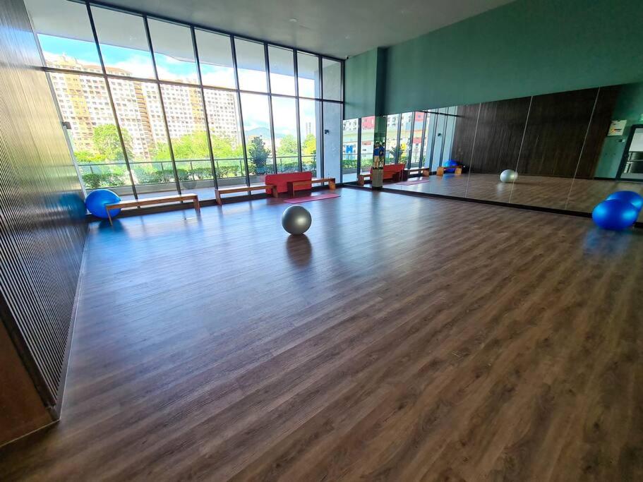 Neu Suites Studio Room - 3km to KLCC, 8 mins walk to LRT