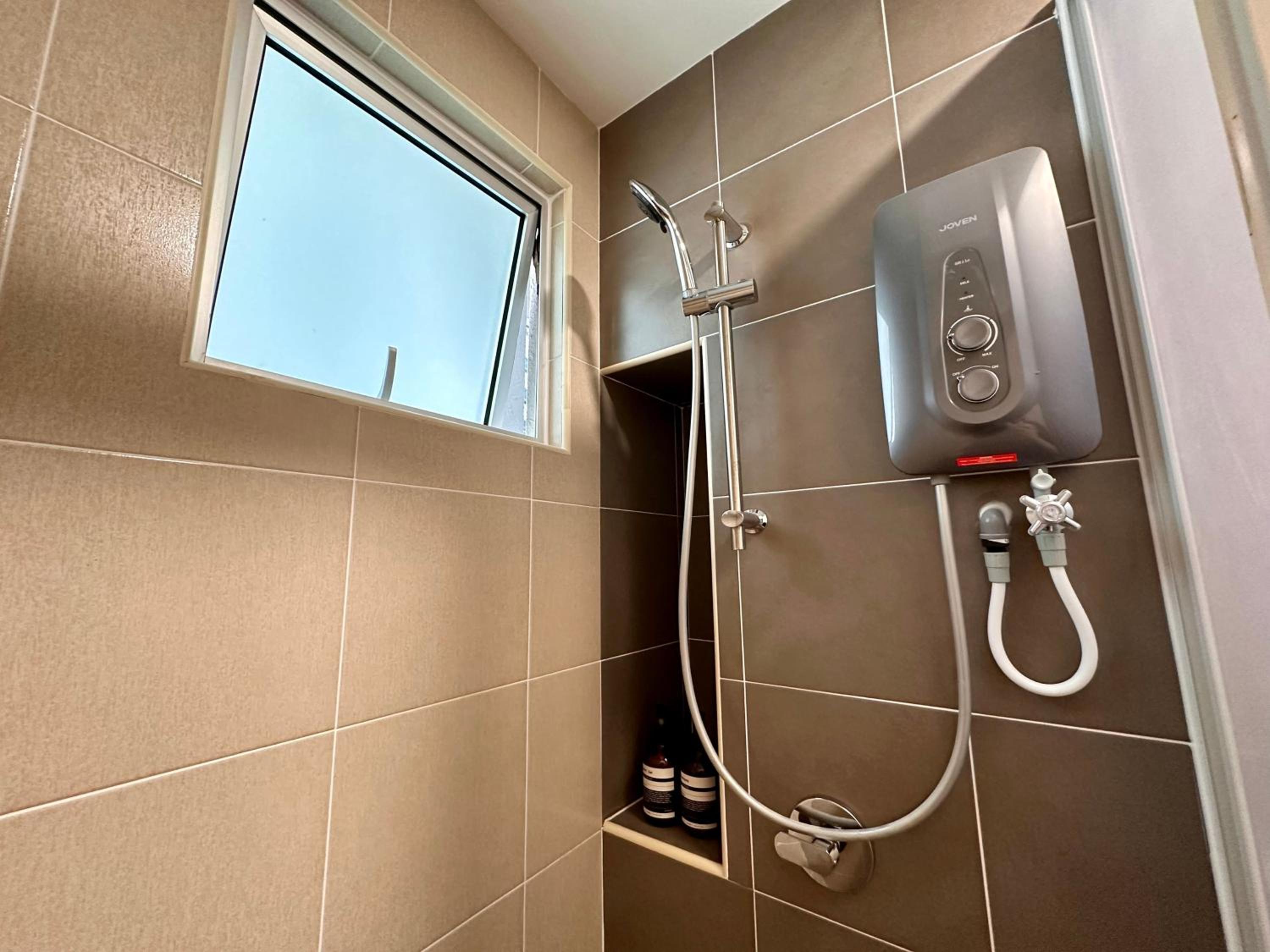 Razak City Residences, Sungai Besi by Rverse Suite