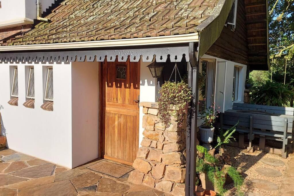 Lacebark Cottage