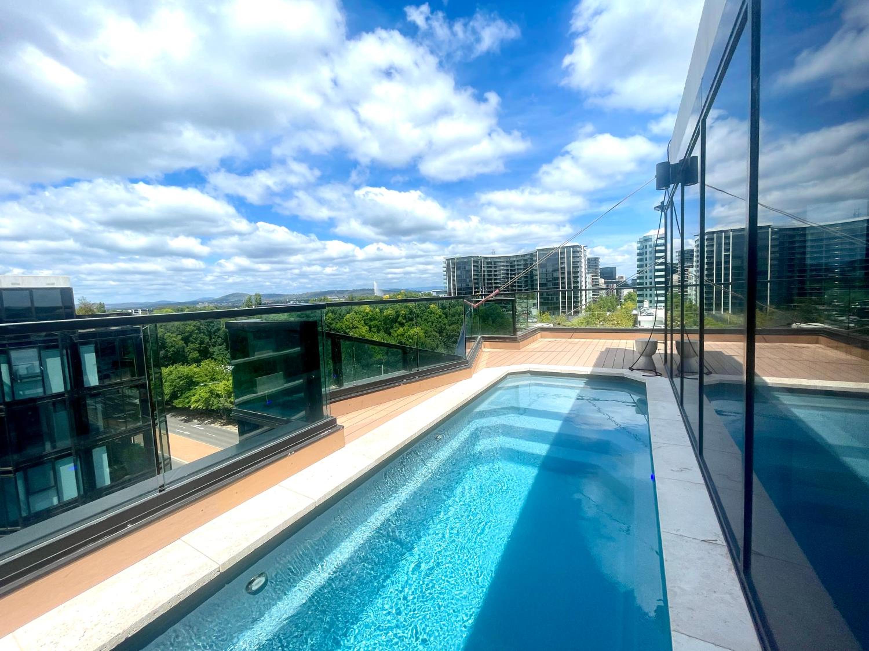 The Metropol 2BR Apt, In the heart of CBD 2b1b1c, Free parking, Wi-Fi
