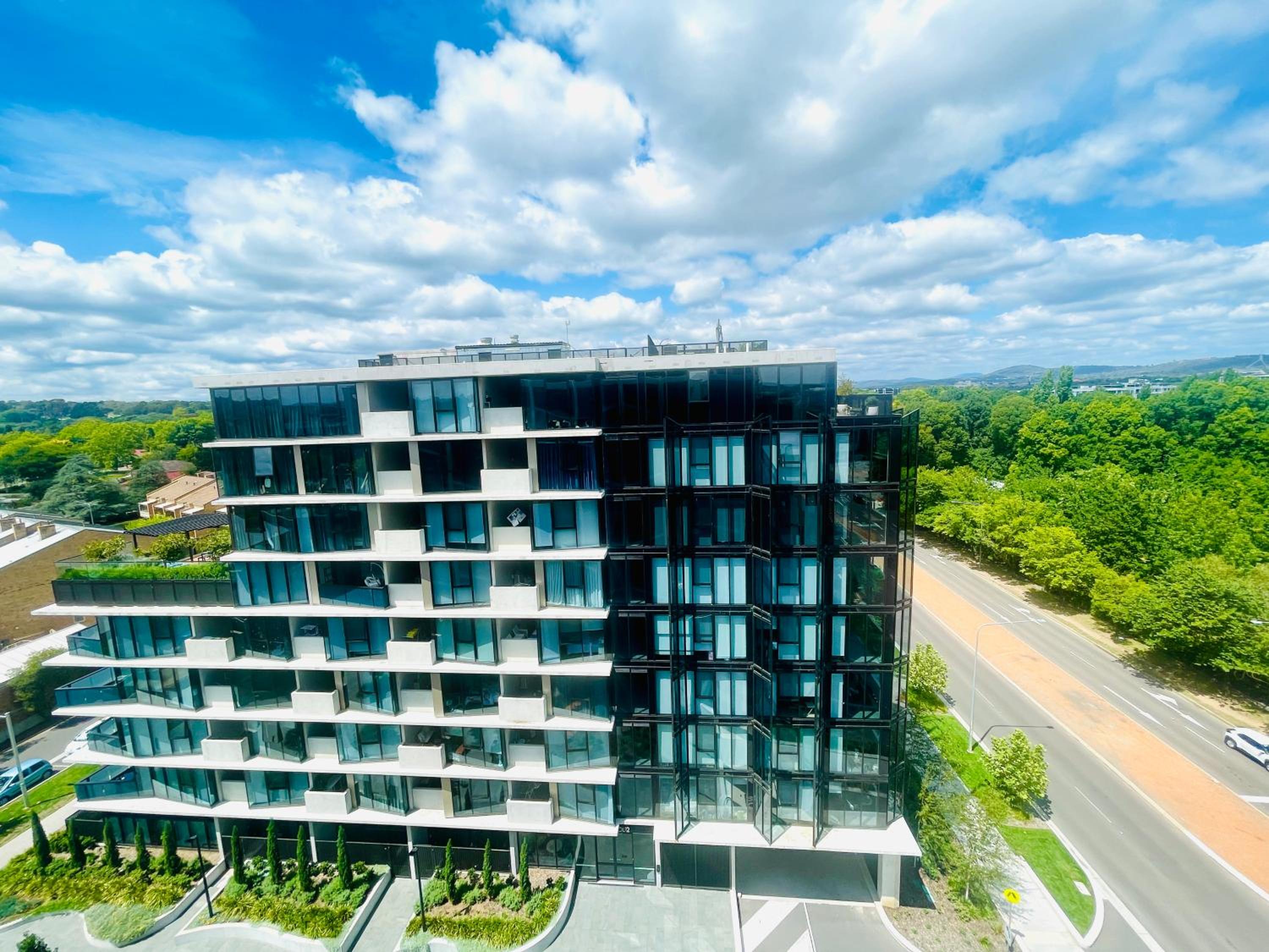 The Metropol 2BR Apt, In the heart of CBD 2b1b1c, Free parking, Wi-Fi