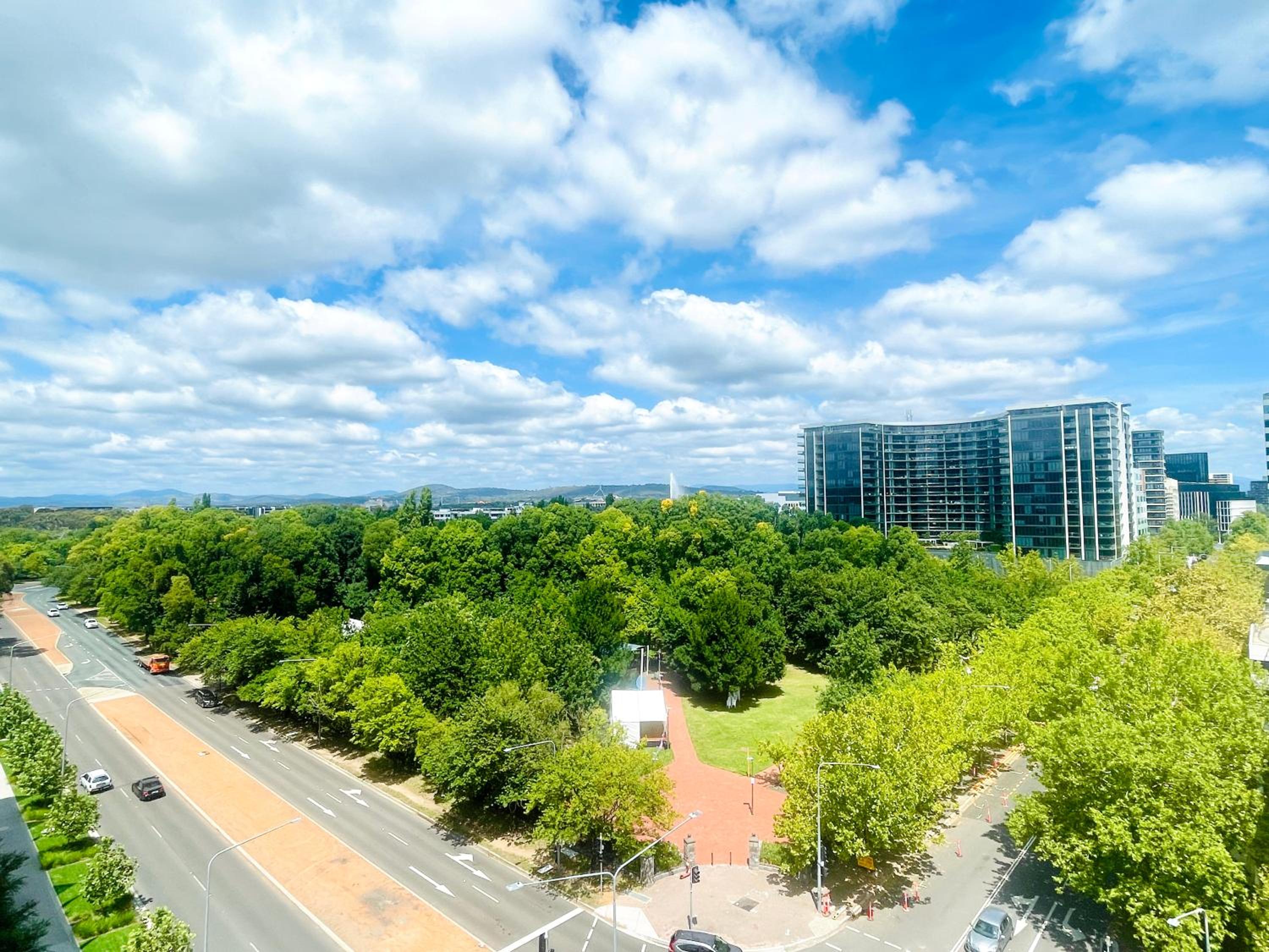 The Metropol 2BR Apt, In the heart of CBD 2b1b1c, Free parking, Wi-Fi