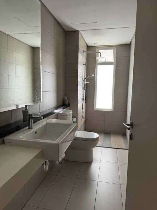 Homestay Cyberjaya AC Home 4R3B 7pax Free Wifi Netflix photo 6