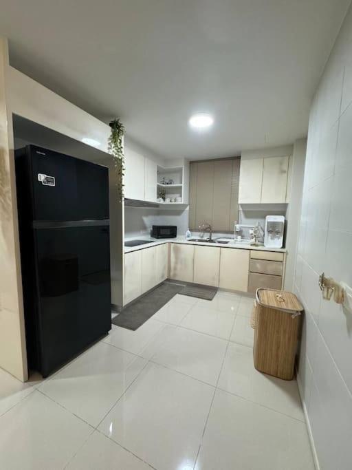 Homestay Cyberjaya AC Home 4R3B 7pax Free Wifi Netflix photo 5