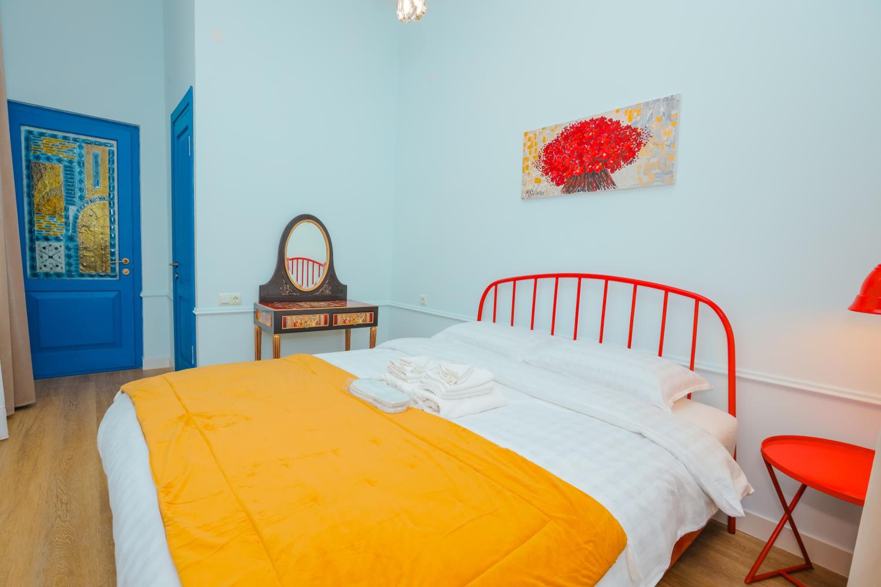 Charming apartment downtown Tbilisi view 4