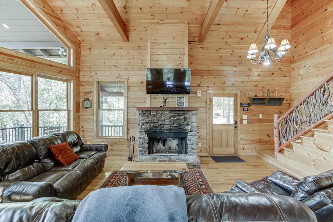 Deluxe Cabin For Groups Near Helen w Hot Tub
