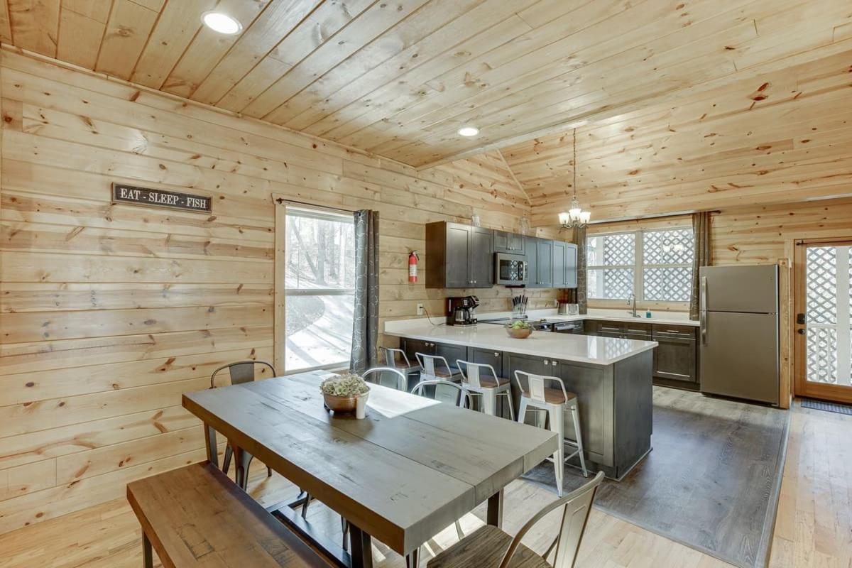 Fantastic Family Cabin w Firepit view 4