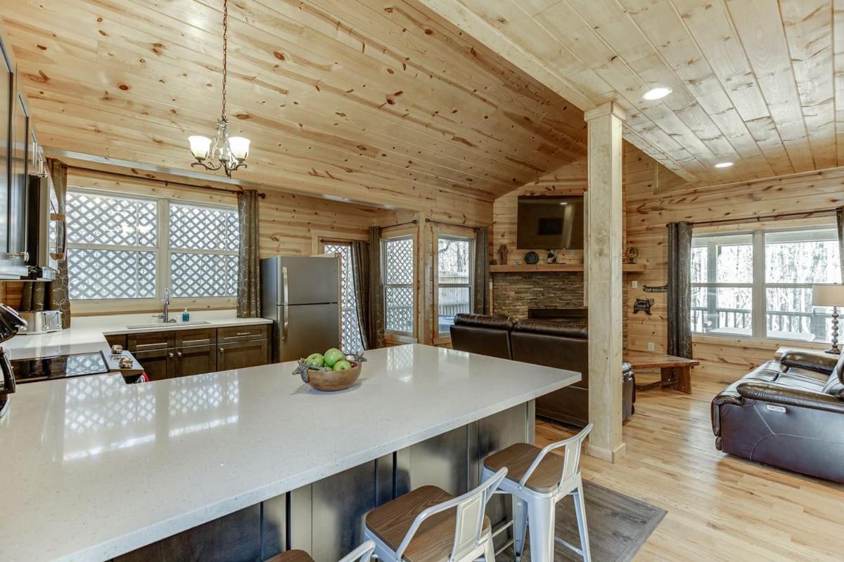 Fantastic Family Cabin w Firepit view 5