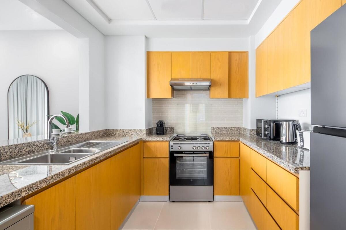 Silkhaus new and modern 1BDR in Downtown heart in new tower