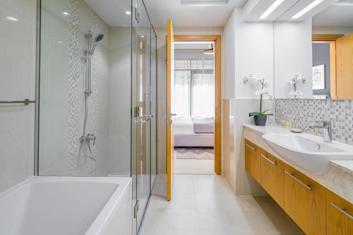 Silkhaus new and modern 1BDR in Downtown heart in new tower