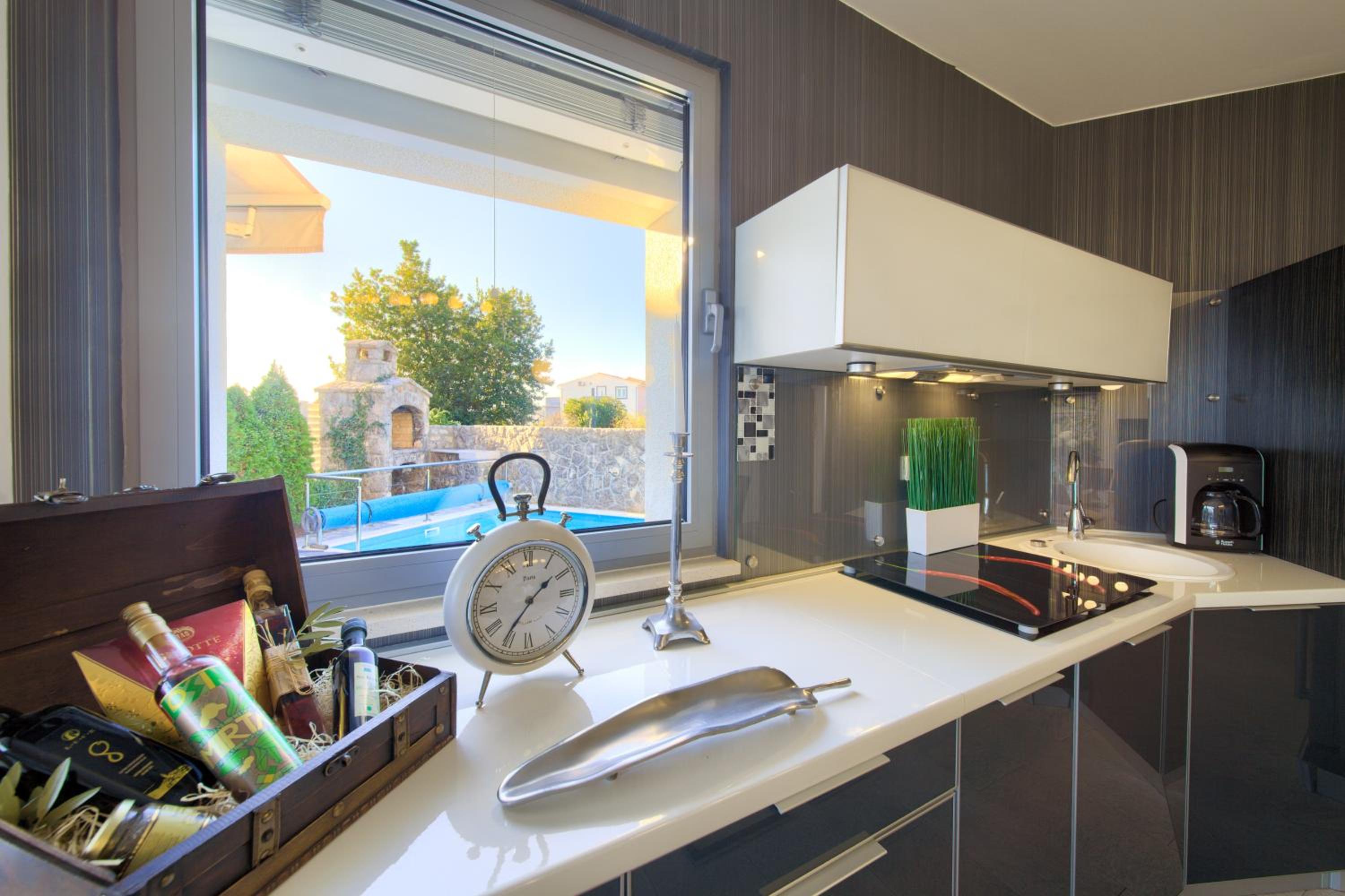 Villa Miracle 2 with heated pool en Krk — kitchen