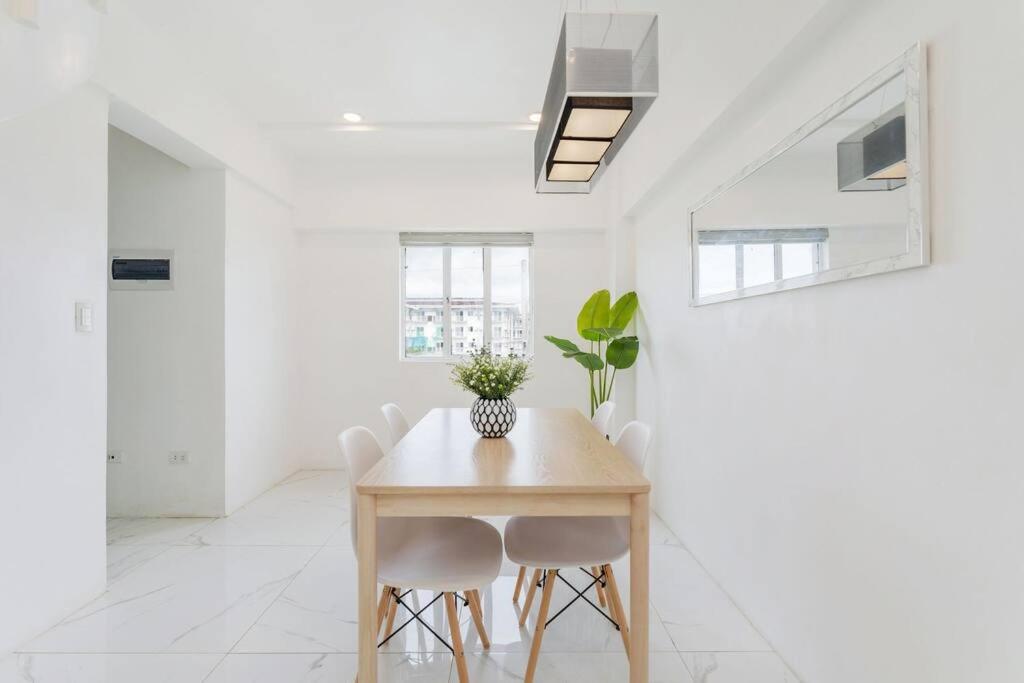 AIRPORT EXPRESS HOSTEL E-621,3 Minutes to Airport,Fast Wi-fi, Netflix view 5