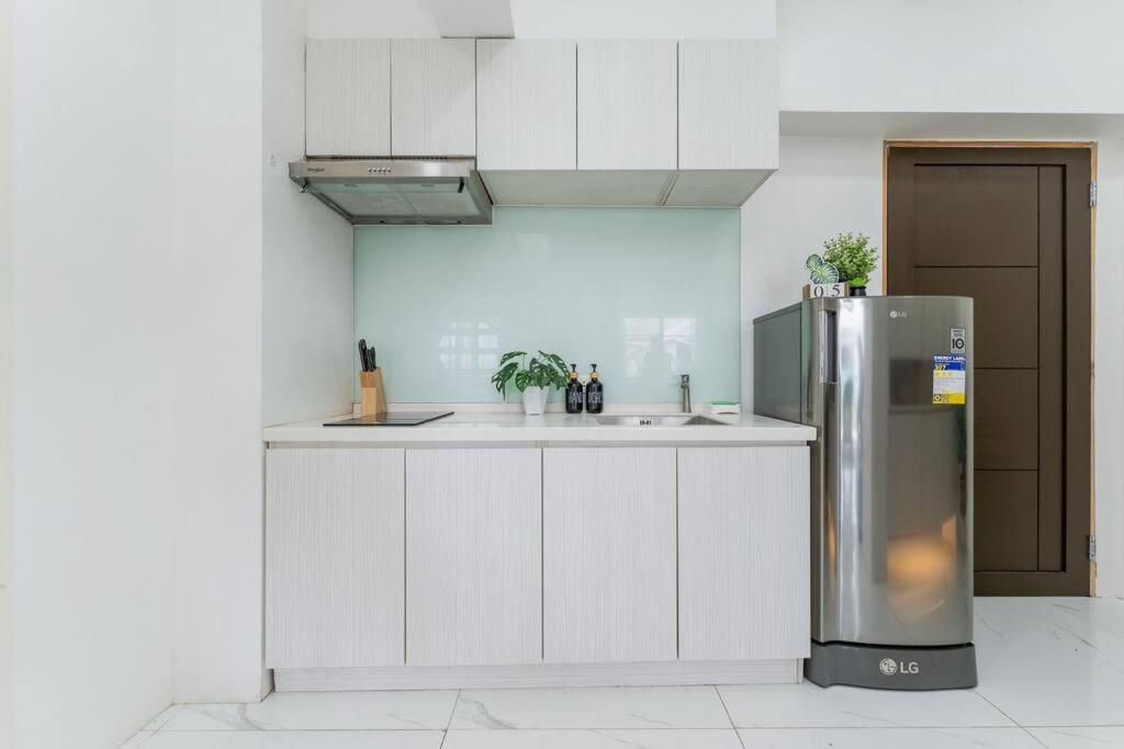 AIRPORT EXPRESS HOSTEL E-621,3 Minutes to Airport,Fast Wi-fi, Netflix view 2