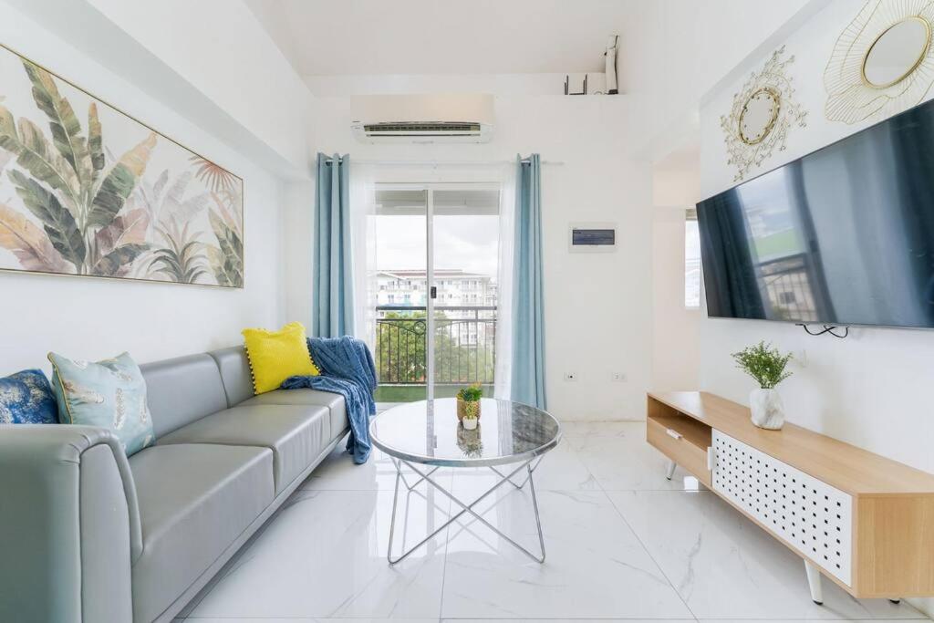 AIRPORT EXPRESS HOSTEL E-621,3 Minutes to Airport,Fast Wi-fi, Netflix view 3