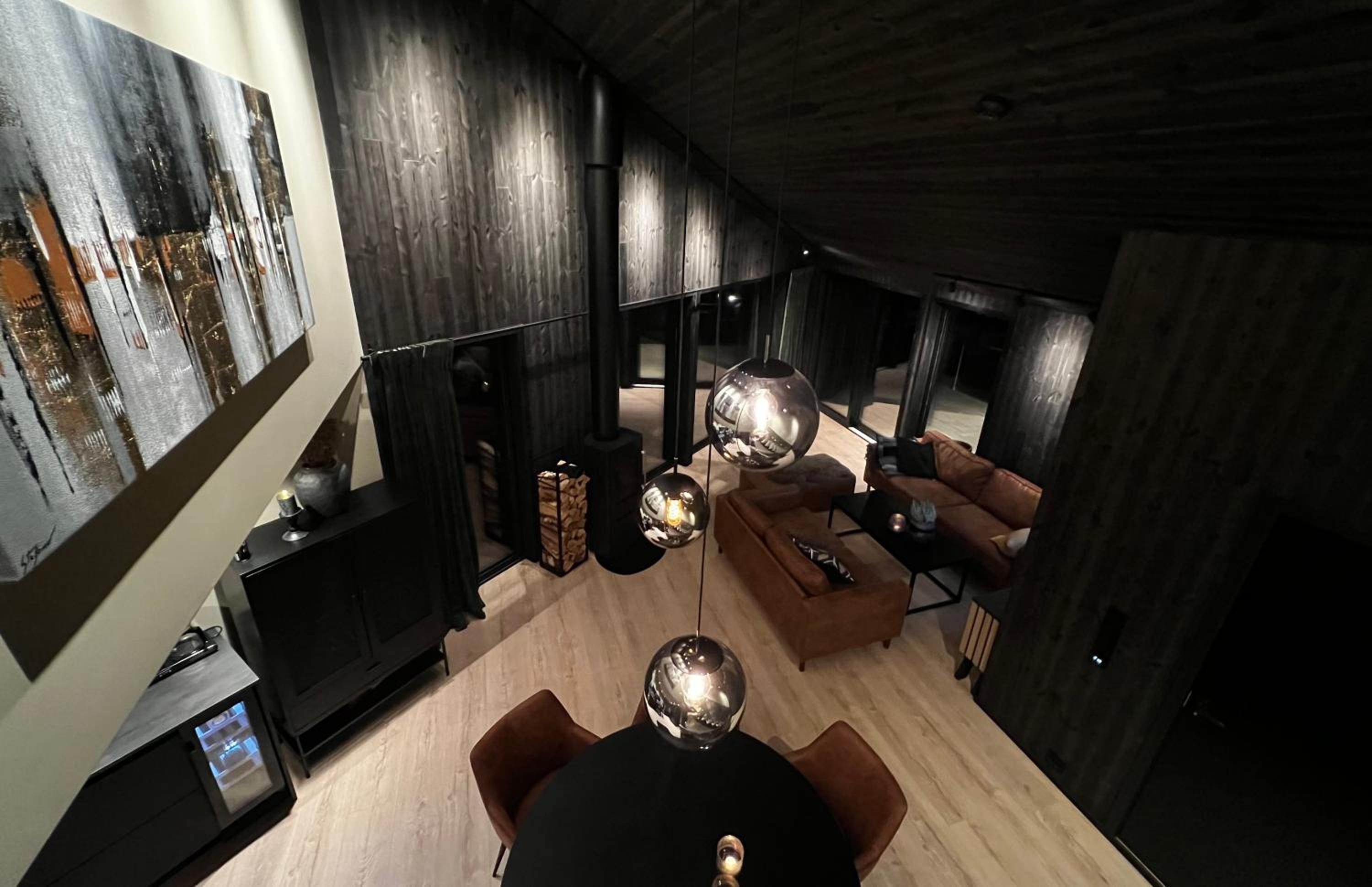 Trilodge - Unique cabin with high standard, views, ski in & out, attractive location view 2