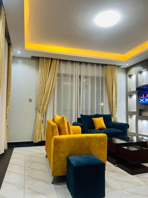 Crown Elegance Suites