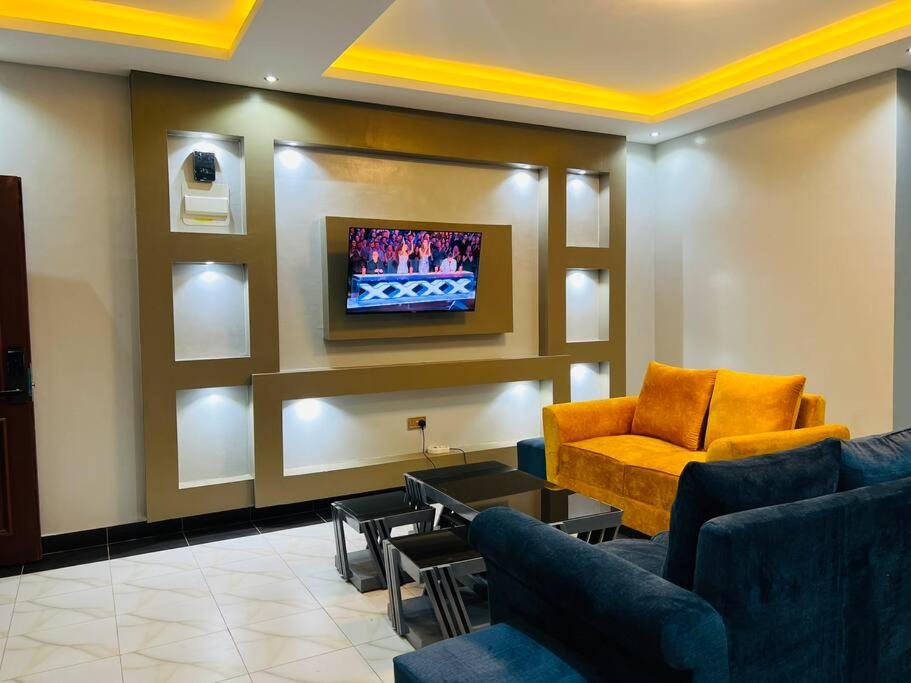 Crown Elegance Suites